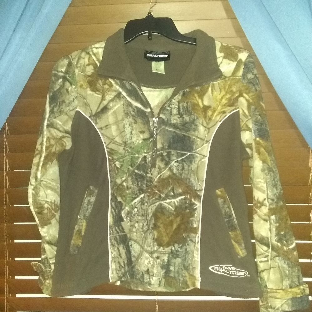 RealTree Pullover misses size Large